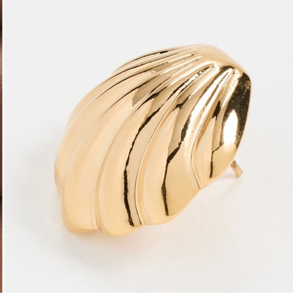 Heaven Mayhem Gold Scallop Shell Stud Earrings - Picture 2 of 4